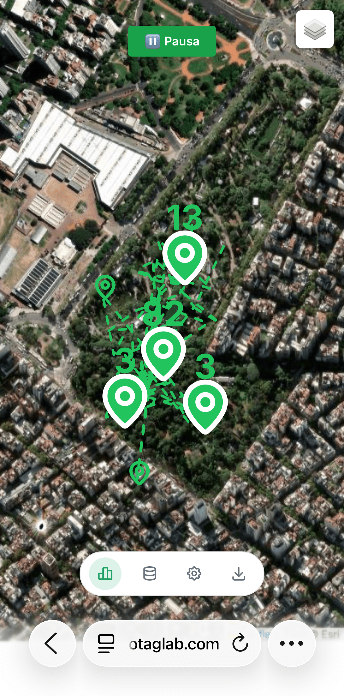 Captura móvil de la plataforma BioTagLab mostrando un mapa con puntos de seguimiento